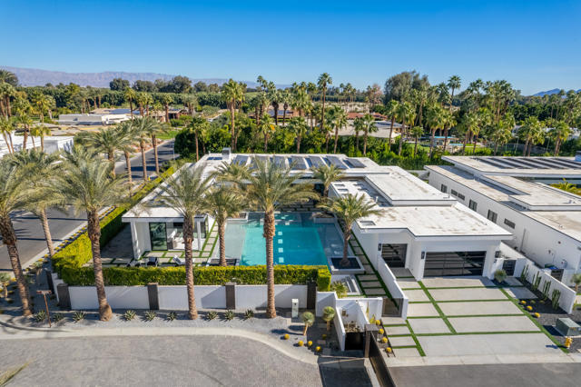 2 Bravo Court, Rancho Mirage CA: https://media.crmls.org/mediaz/9164ccda-b738-4280-8512-fea705a72f39.jpg