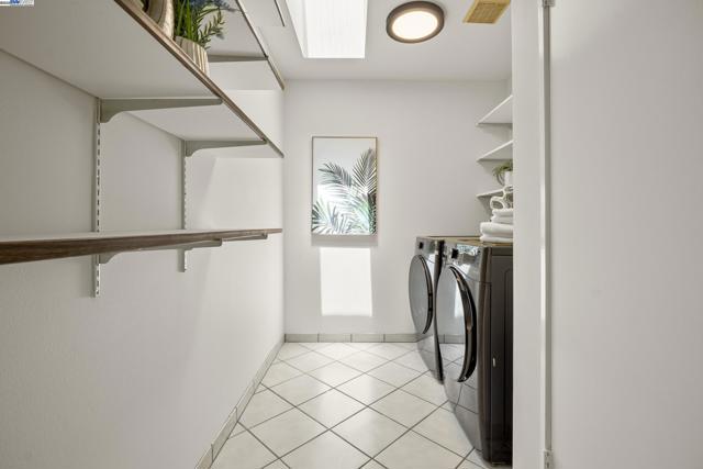 3527 Magnolia Dr, Alameda CA: https://media.crmls.org/mediaz/9164da75-2a7c-45b5-8b79-ec45bb62b69f.jpg