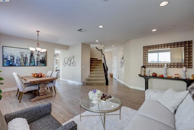 Image 5 of 60 For 2394 Amantea Way
