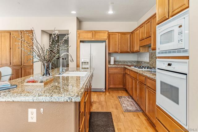 22 Silver Forest Court, Azusa CA: https://media.crmls.org/mediaz/91655657-7f77-4dd1-bac8-c4e65a75151f.jpg