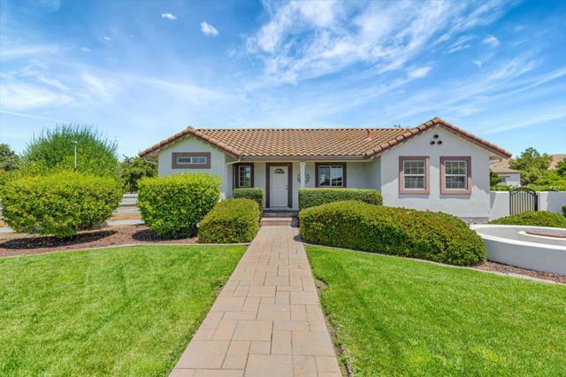 1152 Little River Drive, Hollister CA: https://media.crmls.org/mediaz/91657fed-8624-4de4-8afa-e7c2d237dde1.jpg