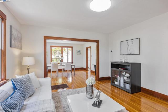 6831 Dairy Ave, Newark CA: https://media.crmls.org/mediaz/9165c571-d7e9-4229-9886-e12ae9625745.jpg