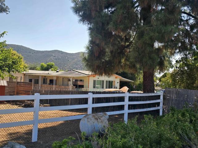 15613 Hawley Court, El Cajon CA: https://media.crmls.org/mediaz/91660b88-d7b6-4d78-bb89-ccd3552fe5e9.jpg