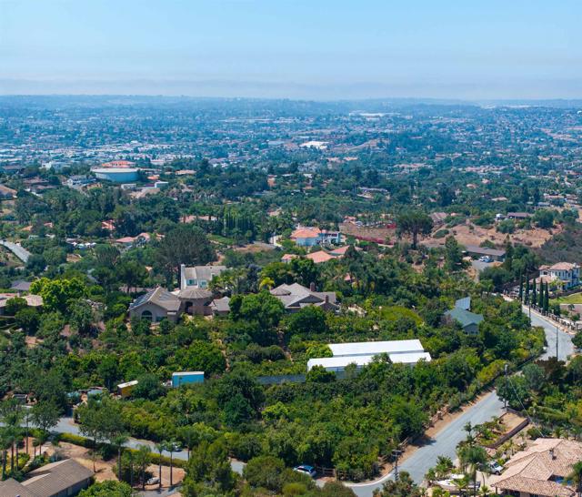 2081 Elevado Road, Vista CA: https://media.crmls.org/mediaz/91661fdc-3c36-4ec6-9688-76590f9592d0.jpg