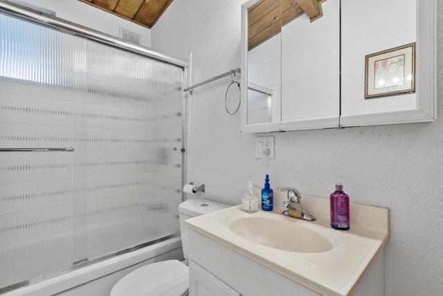 718 Meadow Drive, Salinas CA: https://media.crmls.org/mediaz/91662f26-3a1d-45a4-83cc-89e882394168.jpg