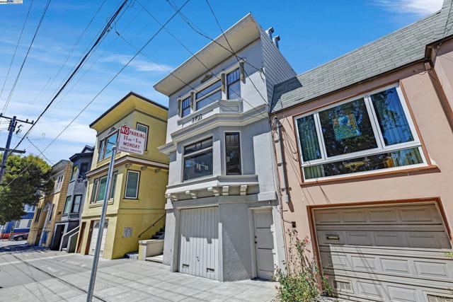 4134 Fulton St, San Francisco CA: https://media.crmls.org/mediaz/916659b1-27a2-44f9-9aa5-a19296a6cbac.jpg