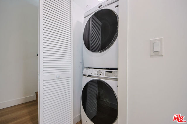 954 N Kingsley Drive, Los Angeles CA: https://media.crmls.org/mediaz/916682a6-9623-48d4-8ea7-2701b55c50ad.jpg