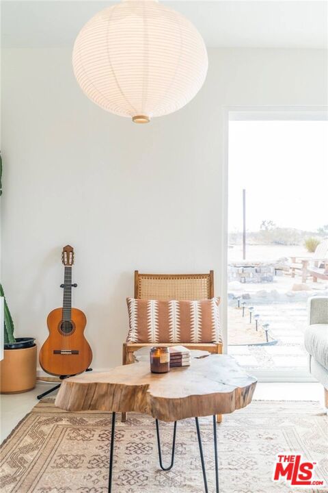 https://media.crmls.org/mediaz/9167b0b7-6e92-4a8d-b884-b2d9db1573ee.jpg?preset=X-Large