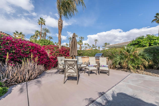 12 Via Elegante, Rancho Mirage CA: https://media.crmls.org/mediaz/9167e482-237b-410f-9e78-eb6f06a3176f.jpg