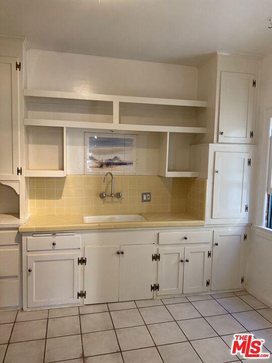 1123 S Citrus Avenue, Los Angeles CA: https://media.crmls.org/mediaz/9167f37b-0646-475b-89a7-5d8db52297ef.jpg