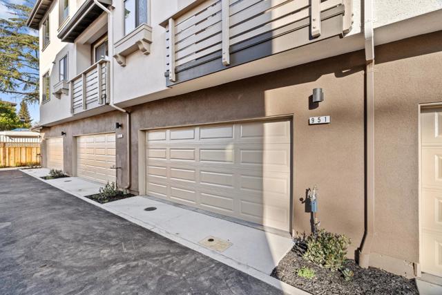 951 Woodside Road, Redwood City CA: https://media.crmls.org/mediaz/916953f6-7fa1-4d9a-803e-7bacf7f81726.jpg