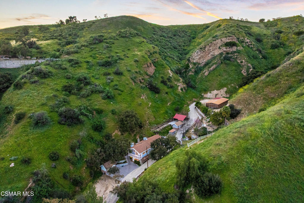 https://media.crmls.org/mediaz/916979c9-7382-4948-9175-a1ffdb62b762.jpg?preset=X-Large