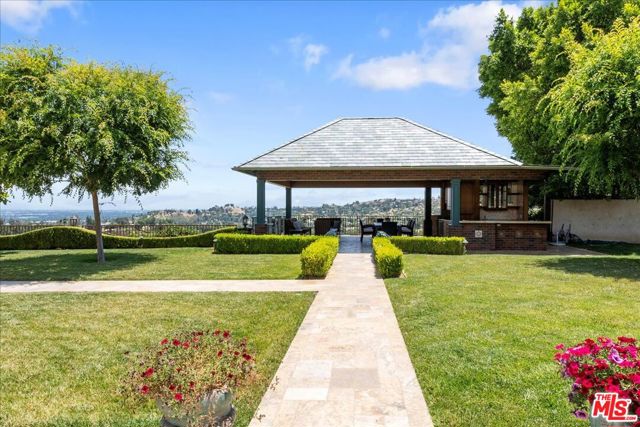 19000 Dorlon Drive, Tarzana CA: https://media.crmls.org/mediaz/9169991a-1fda-413d-b99e-1650c43fbeaf.jpg