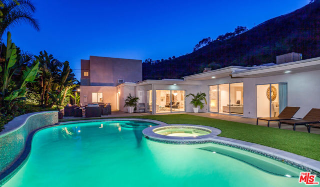 1922 N Beverly Dr Beverly Hills, CA 90210