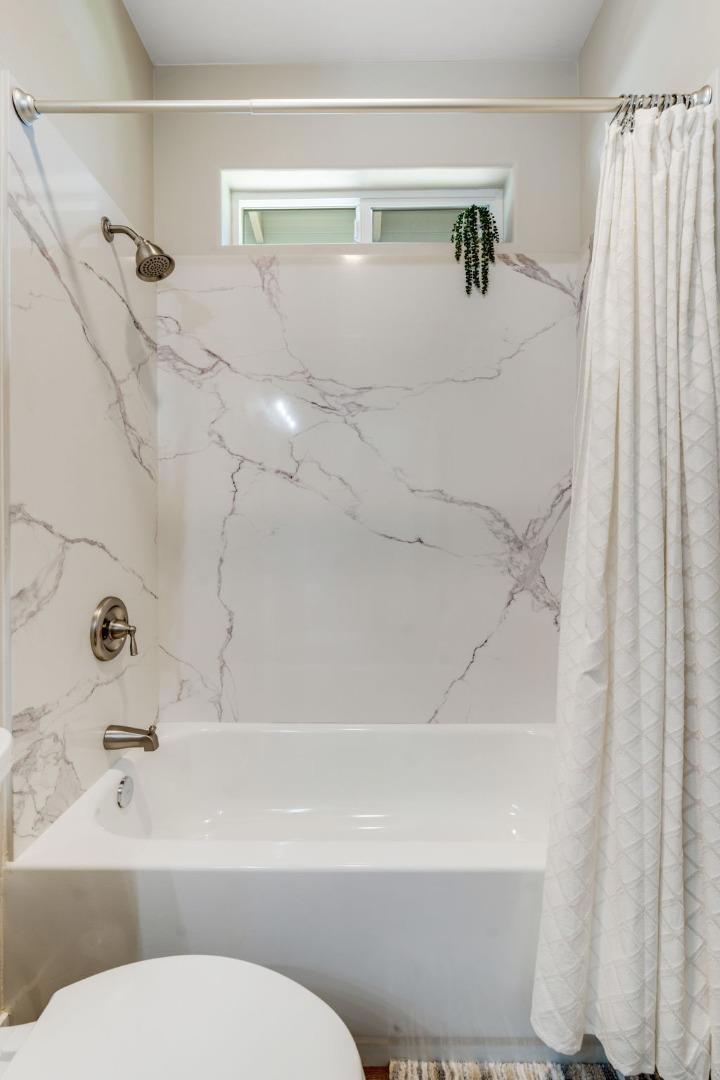 https://media.crmls.org/mediaz/916a01f0-4b5a-463d-b2f1-3a5f265dea74.jpg?preset=X-Large