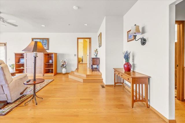 275 Nicholson Drive, Hollister CA: https://media.crmls.org/mediaz/916a5e43-98eb-4b03-bff2-928c9e1b88f1.jpg