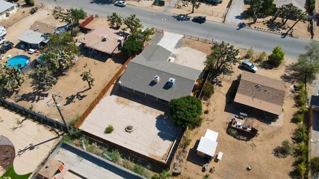 7562 Inca Trail, Yucca Valley CA: https://media.crmls.org/mediaz/916a621a-e059-419e-93b4-d2976137e3ac.jpg