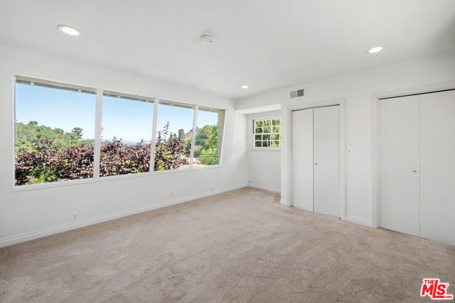 3709 Stone Canyon Avenue, Sherman Oaks CA: https://media.crmls.org/mediaz/916a8e3b-e6bd-4a46-a119-e14a57c655be.jpg