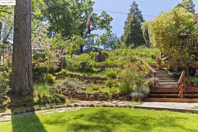 20581 Gerber Rd, Tuolumne CA: https://media.crmls.org/mediaz/916ae0c7-3108-44d5-a106-e2e4822a0f9f.jpg