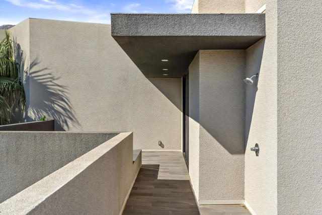 427 N Avenida Caballeros, Palm Springs CA: https://media.crmls.org/mediaz/916b7d26-9f3d-48ac-8d4b-9061bec4fca8.jpg