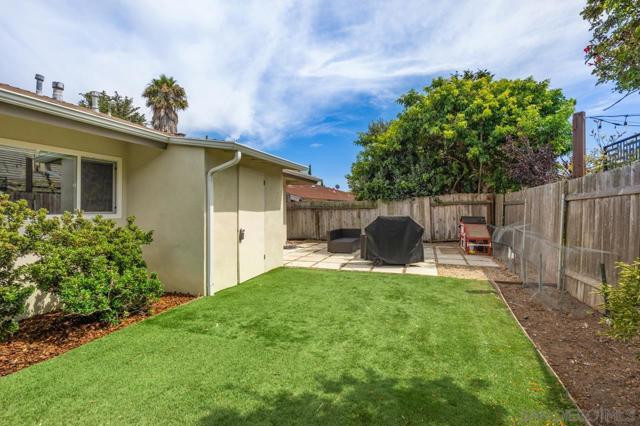 8874 La Jolla Scenic Dr N, La Jolla CA: https://media.crmls.org/mediaz/916c165c-028d-4482-ad57-29a1c10e9504.jpg
