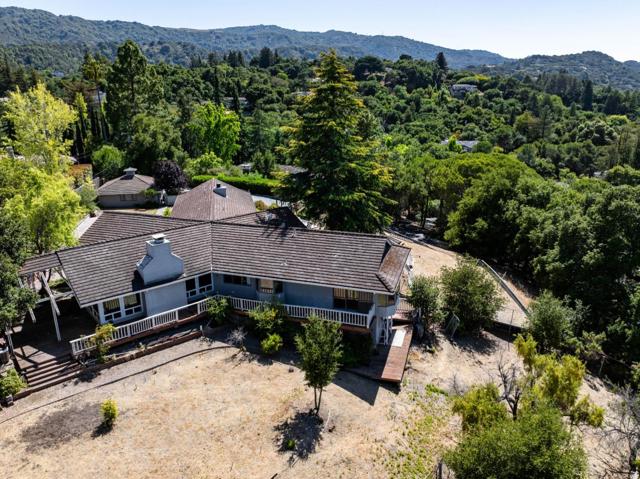 11552 Hillpark Lane, Los Altos CA: https://media.crmls.org/mediaz/916c6626-0a88-4d88-b081-c663af9c5a78.jpg