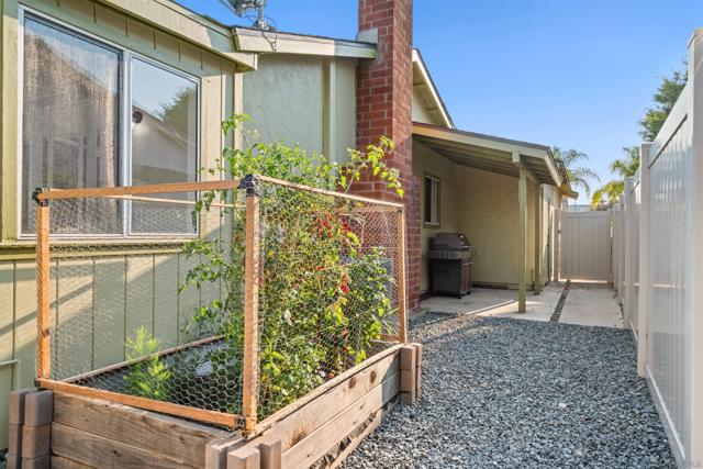9447 Medina Dr, Santee CA: https://media.crmls.org/mediaz/916c80a7-2548-4ce4-979a-f42a4a6d4e40.jpg
