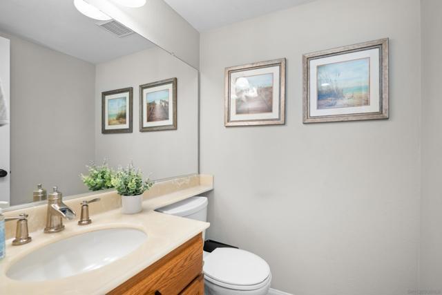 1572 Roma Dr, Vista CA: https://media.crmls.org/mediaz/916dd9a0-d233-487c-81dc-3e90472192ef.jpg