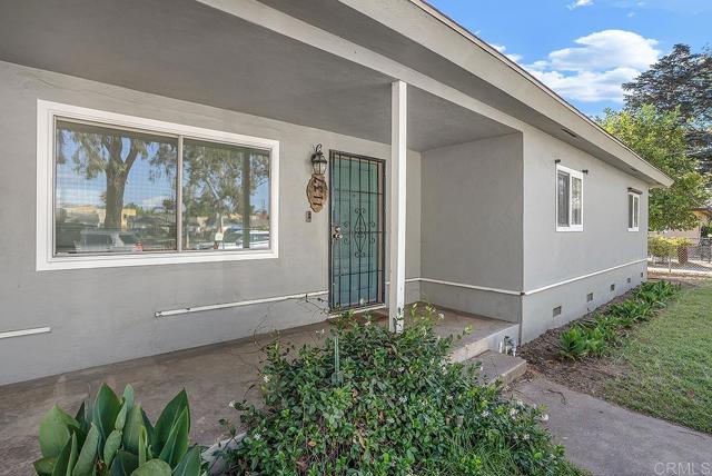 1137 S Pine Street, Escondido CA: https://media.crmls.org/mediaz/916e1787-000b-44d4-9331-86c60da26a39.jpg