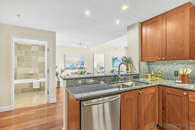 700 W E St, San Diego CA: https://media.crmls.org/mediaz/916e47e0-e968-40bd-88cc-565e2f2234a1.jpg
