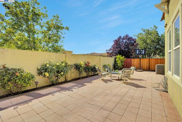 200 ARDEN CT, San Ramon CA: https://media.crmls.org/mediaz/916e88a8-fe12-4d8e-a683-b7b642ba5413.jpg