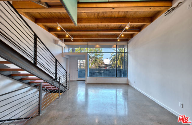 1113 Electric Avenue, Venice CA: https://media.crmls.org/mediaz/916e8dcb-f372-44f9-acde-0c6edb56bf66.jpg