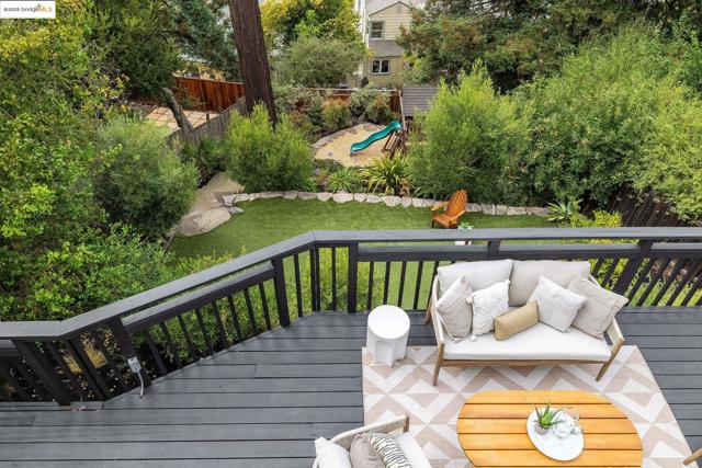 740 Calmar Ave, Oakland CA: https://media.crmls.org/mediaz/916edded-79f5-4ecc-a0b6-55835acd3a7d.jpg