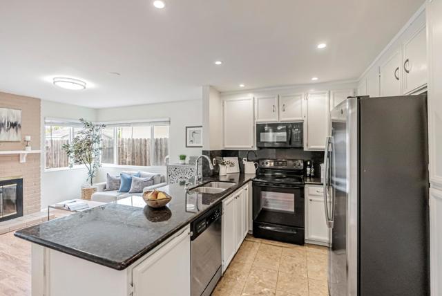 3259 San Carvante Way, Union City CA: https://media.crmls.org/mediaz/916f66d4-2e5d-4fc6-8779-820feabf587c.jpg