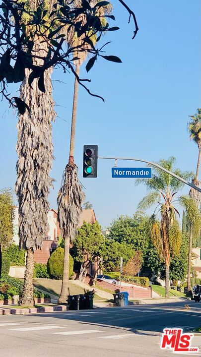 1833 N NORMANDIE Avenue, Los Angeles CA: https://media.crmls.org/mediaz/916f7529-bc74-4a70-8d80-f6f8eed9a9e7.jpg