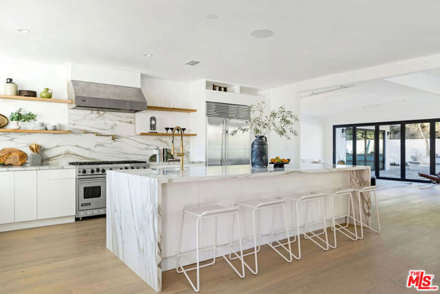 2600 Zorada Drive, Los Angeles CA: https://media.crmls.org/mediaz/916ffd02-0cf2-4258-a537-4a40257568aa.jpg