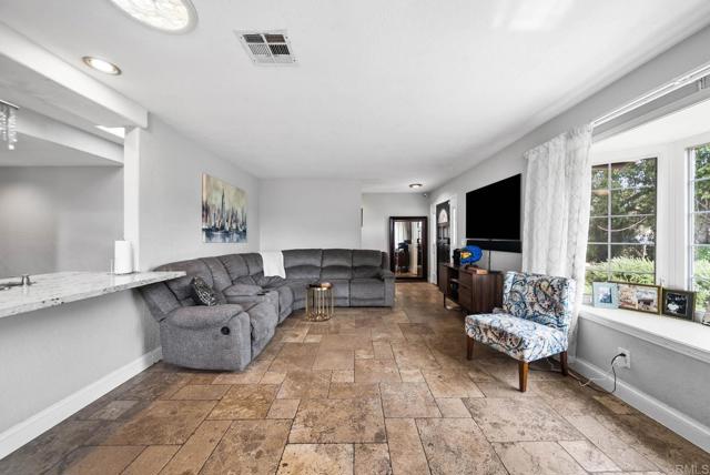 Detail Gallery Image 8 of 49 For 10820 Dutton Dr, La Mesa,  CA 91941 - 4 Beds | 2 Baths