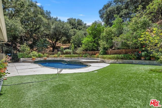 24753 Mulholland Highway, Calabasas CA: https://media.crmls.org/mediaz/9171078e-1325-4f9e-91cd-2b49dea2bd68.jpg