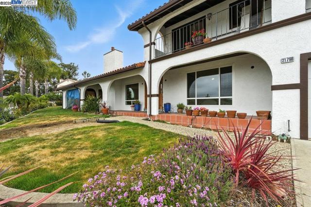 21798 Independent School Rd, Castro Valley CA: https://media.crmls.org/mediaz/9171ea1e-5833-4ac5-8279-b54e6cd5b488.jpg