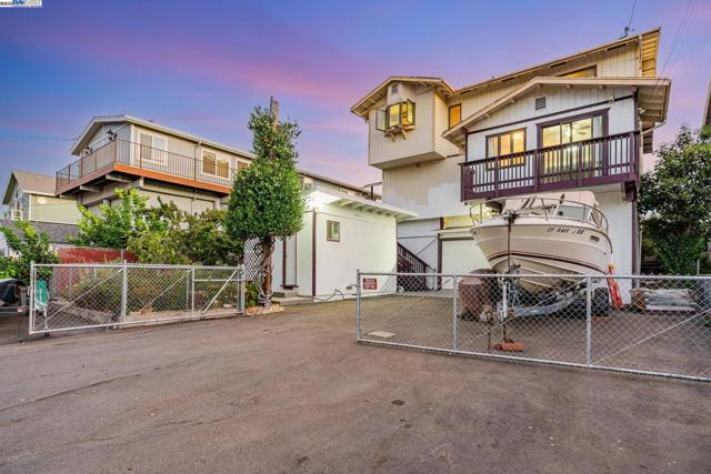 71 Taylor Pl, Bethel Island CA: https://media.crmls.org/mediaz/91724642-042b-47b4-94b7-f9d8c6f657b9.jpg