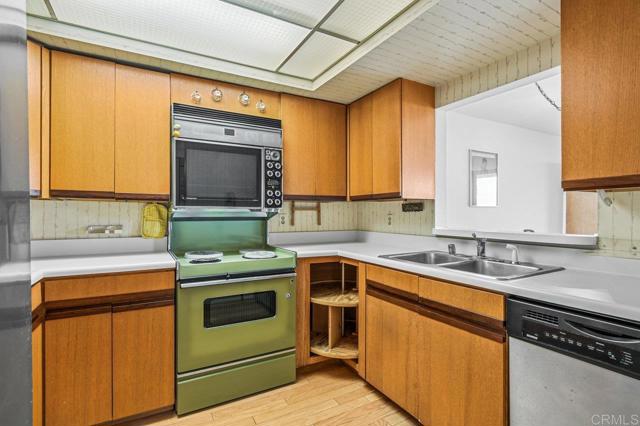3635 7th Ave, San Diego CA: https://media.crmls.org/mediaz/917269bd-0eab-47cc-9d30-61a3841fdf7a.jpg