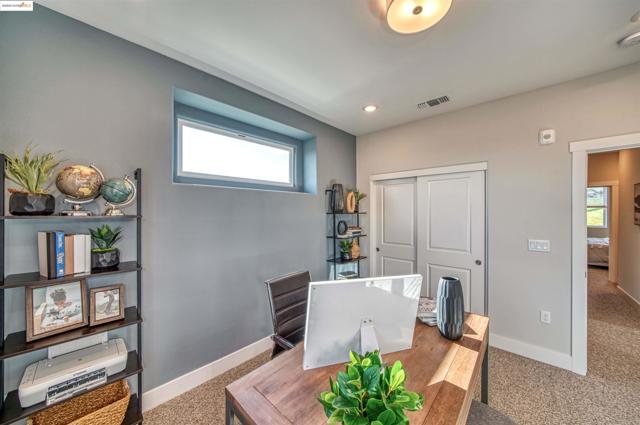 28971 Parkwood Lane, Hayward CA: https://media.crmls.org/mediaz/9172abe5-2507-488e-aaf5-6d37b2dd7584.jpg