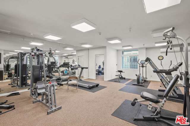 401 N Serrano Avenue, Los Angeles CA: https://media.crmls.org/mediaz/9172ba0f-f772-4091-a9d3-2b961a76fc65.jpg