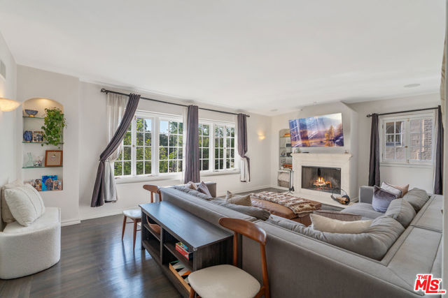 809 S Stanley Avenue, Los Angeles CA: https://media.crmls.org/mediaz/91730ade-cace-43c1-bebc-e6f9c131dfdd.jpg