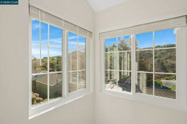 7540 Canyon Meadow Cir, Pleasanton CA: https://media.crmls.org/mediaz/9173d6b3-9248-4328-8f63-cadaa43d9881.jpg