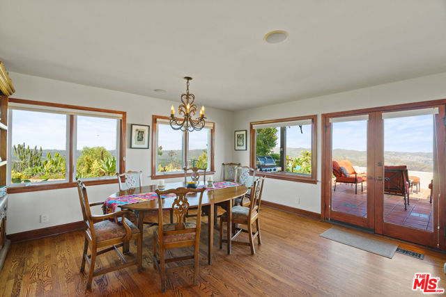 2303 Tuna Canyon Road, Topanga CA: https://media.crmls.org/mediaz/9173ee03-dc35-4c2f-b7de-9f213014b4dc.jpg