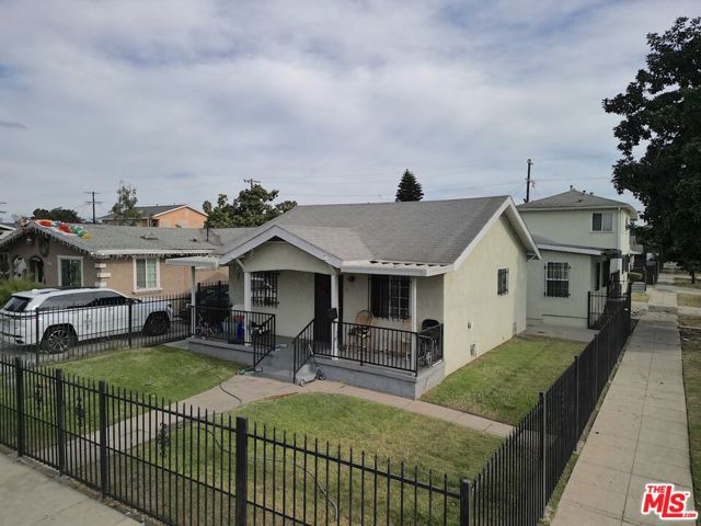 8946 Baring Cross Street, Los Angeles CA: https://media.crmls.org/mediaz/91745677-dc63-4a43-8824-fc3b42efff38.jpg