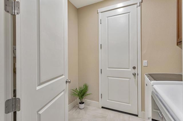 1575 Sunflower Drive, Hollister CA: https://media.crmls.org/mediaz/9174955b-f704-4af2-908e-def3cae36107.jpg