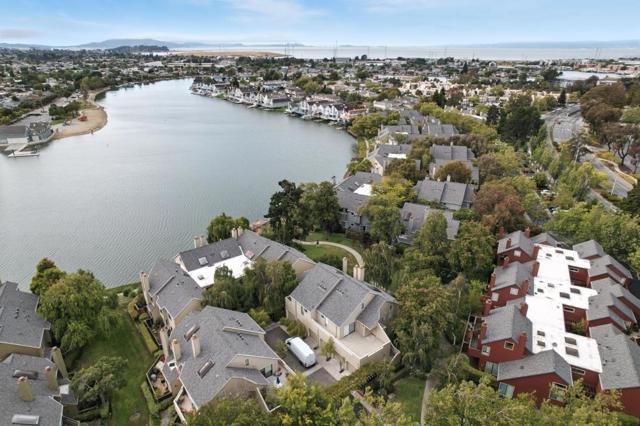 914 Shoreline Drive, San Mateo CA: https://media.crmls.org/mediaz/91750bb3-b4b4-4dce-8159-88cd1d9d322c.jpg