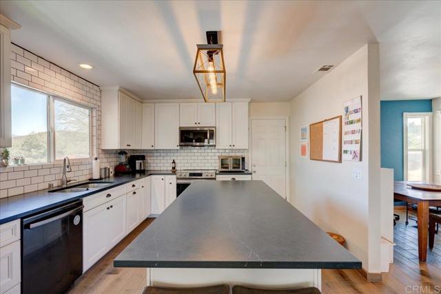 15720 Zeigler Court, Ramona CA: https://media.crmls.org/mediaz/91751bf6-c17c-41d7-8f19-1a99158ce226.jpg